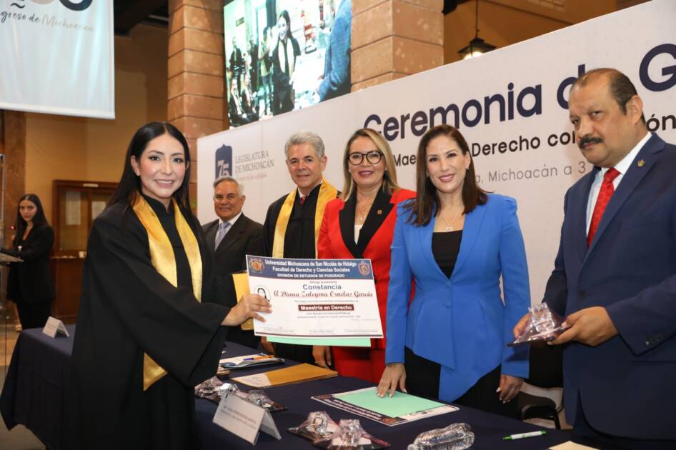 A marcar la diferencia para generar la ventaja competitiva insta rectora a egresados y egresadas de Maestría en Derecho