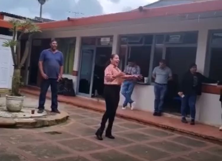 Ex alcaldesa de Tocumbo amenaza con narcocorrido a nueva administración