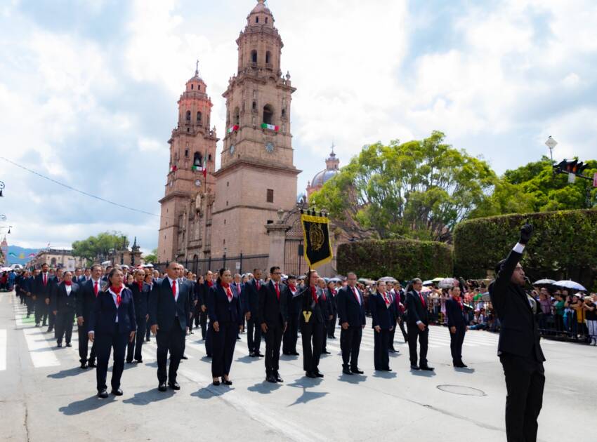Con templanza y fuerza las y los nicolaitas participaron en el desfile del 16 de septiembre