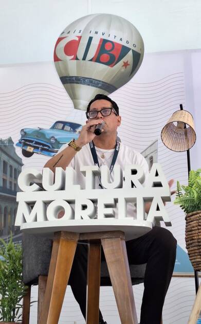 Fernando Bustos acerca la filosofía a Morelia en la FILLM