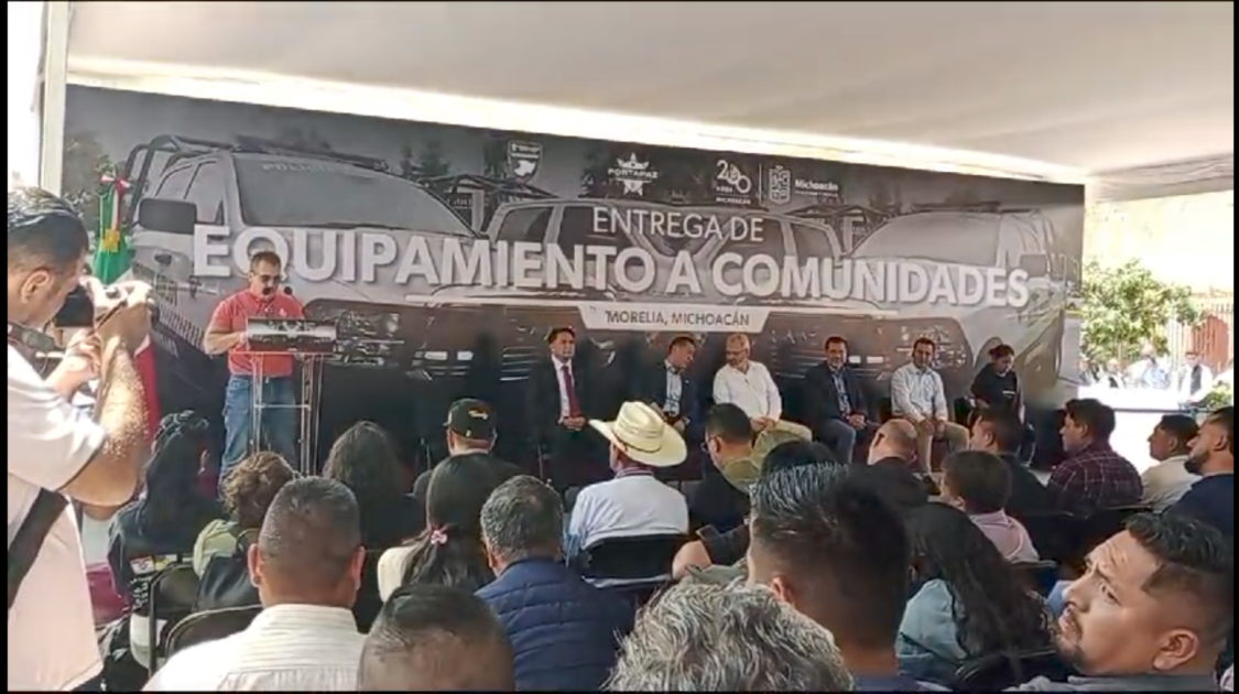 Entrega de patrullas a comunidades indígenas en Michoacán, marcada por reclamos al Gobierno Estatal