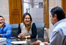 Gestiona Mónica Valdez financiamiento en Banobras obras para las y los zacapenses