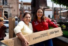 Entrega Mónica Valdez materiales para apoyar la economía familiar en Zacapu