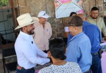 Humberto Jiménez entrega aparatos auditivos en Los Reyes