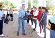 Entrega Julio César Conejo Alejos equipo deportivo y atiende solicitudes en la Primaria “Lázaro Cárdenas”