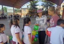 Encabezado corto:Lilia Barrera celebra el Día del Niño en Uruétaro con regalos y esperanza