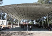 Regresa Yarabí Ávila a la preparatoria “Isaac Arriaga” y cumple con construcción de domo
