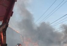 PC Estatal atiende incendio en negocio de grúas en Tarímbaro