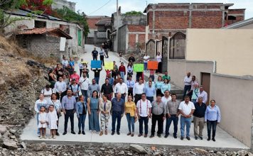 Inaugura Eric Gaona pavimentación de la calle Cristo Rey en el Barrio La Cruz