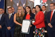 Yarabí Ávila entrega el reconocimiento “Legado Nicolaita” a docentes que han dejado huella en sus dependencias