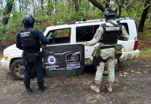 SSP y Defensa detienen a 4 hombres con armas largas, municiones y vehículos en Apatzingán
